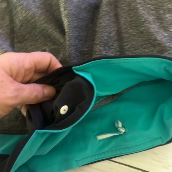 Lululemon Gray Teal Black Mesh Athleisure Leggings
Zip Pockets Size 4 - Picture 6 of 13